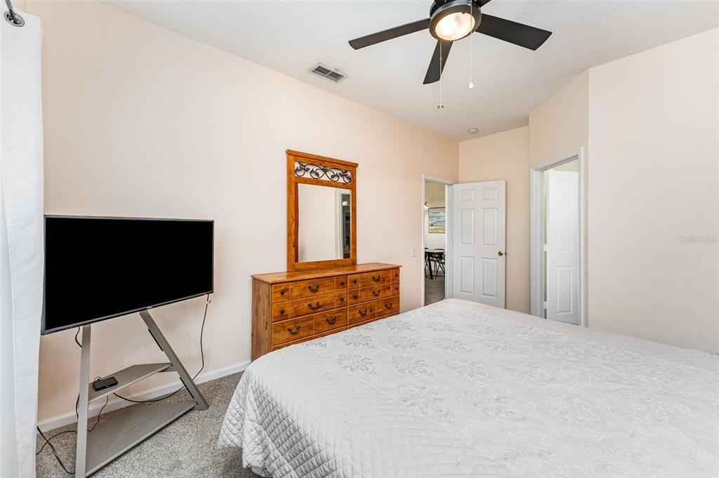 На продажу: $370,000 (4 спален, 2 ванн, 1567 Квадратных фут)