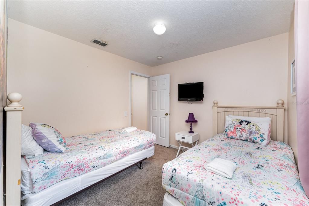 На продажу: $370,000 (4 спален, 2 ванн, 1567 Квадратных фут)