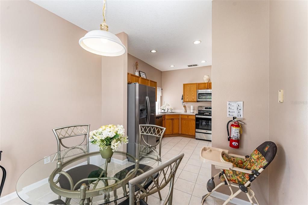 На продажу: $370,000 (4 спален, 2 ванн, 1567 Квадратных фут)