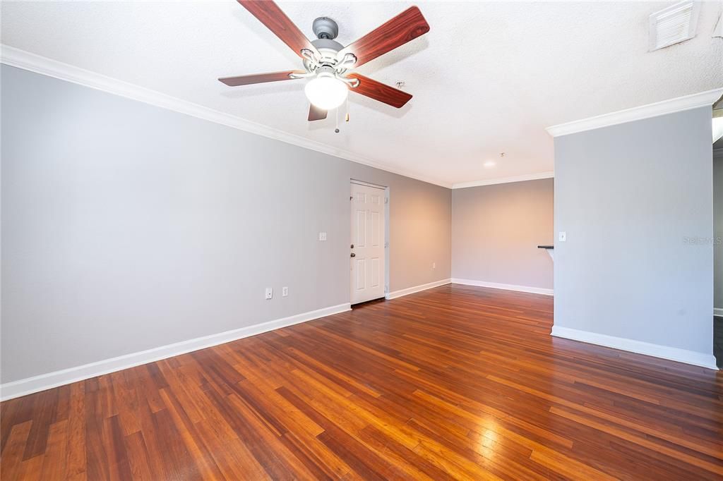 For Sale: $139,500 (1 beds, 1 baths, 830 Square Feet)