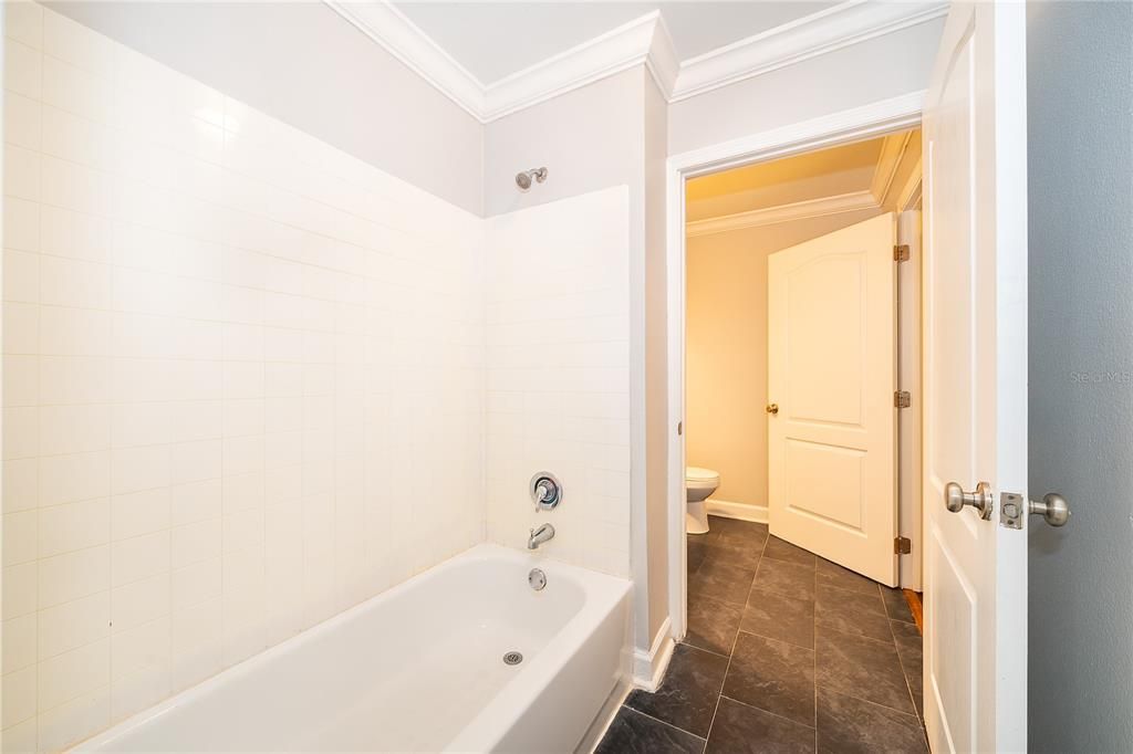 For Sale: $139,500 (1 beds, 1 baths, 830 Square Feet)