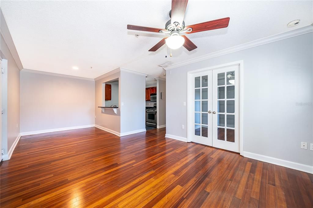 For Sale: $139,500 (1 beds, 1 baths, 830 Square Feet)