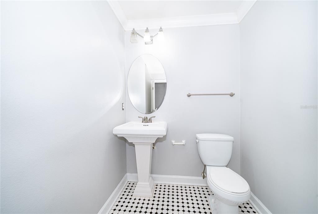 For Sale: $139,500 (1 beds, 1 baths, 830 Square Feet)