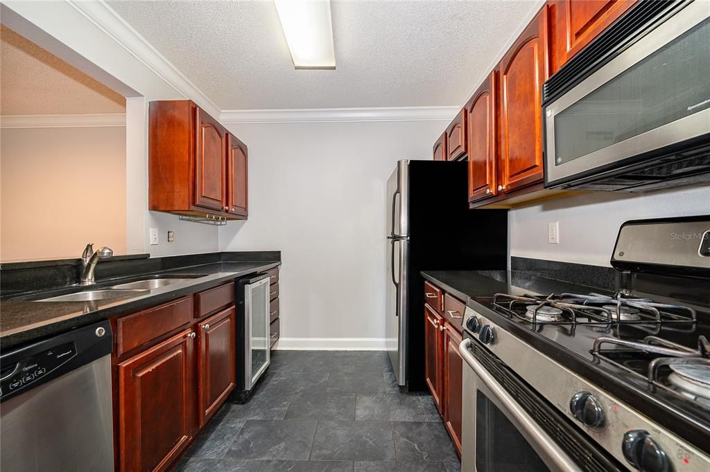For Sale: $139,500 (1 beds, 1 baths, 830 Square Feet)