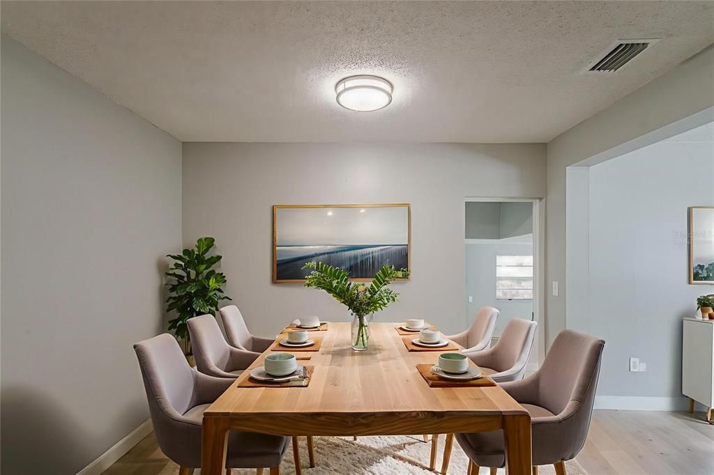 合同活跃: $494,900 (3 贝兹, 2 浴室, 1533 平方英尺)