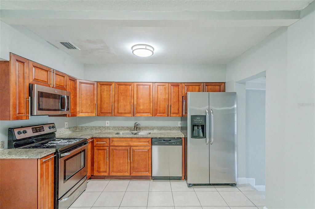 合同活跃: $494,900 (3 贝兹, 2 浴室, 1533 平方英尺)