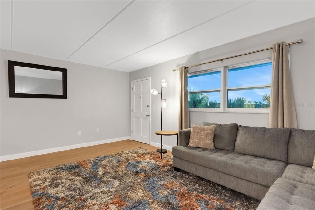 For Rent: $1,650 (1 beds, 1 baths, 747 Square Feet)