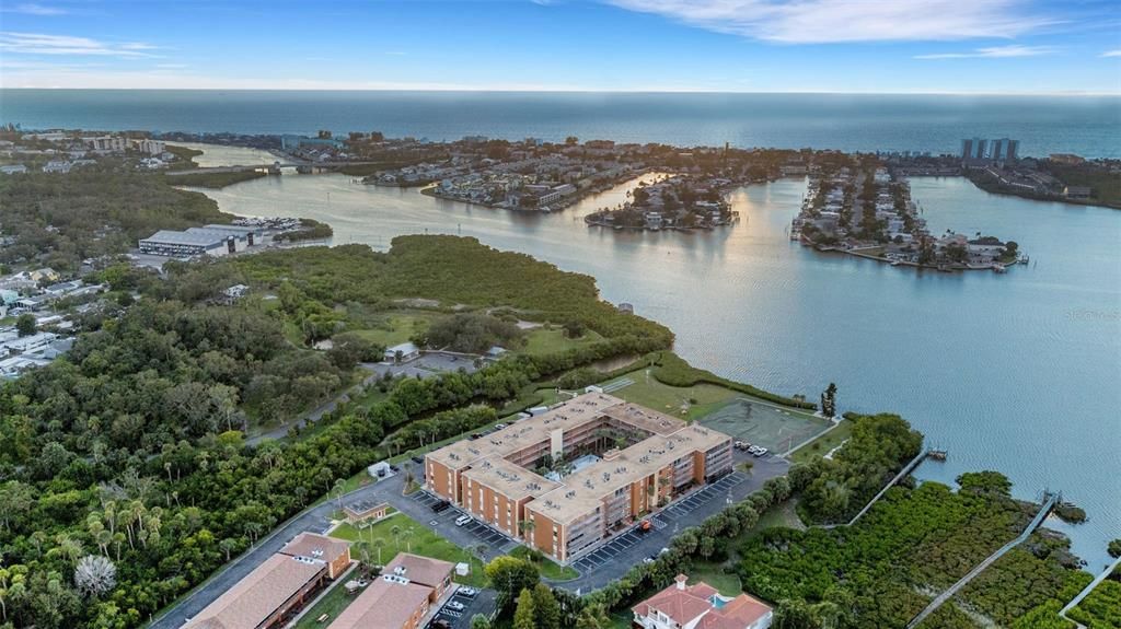 For Rent: $1,650 (1 beds, 1 baths, 747 Square Feet)