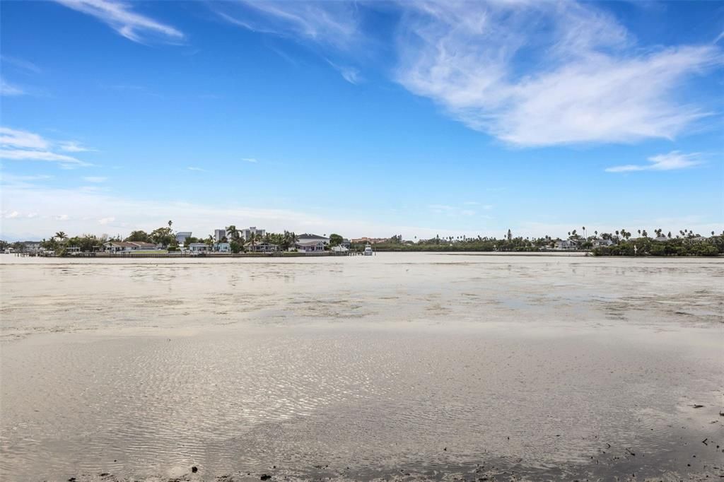 For Rent: $1,650 (1 beds, 1 baths, 747 Square Feet)