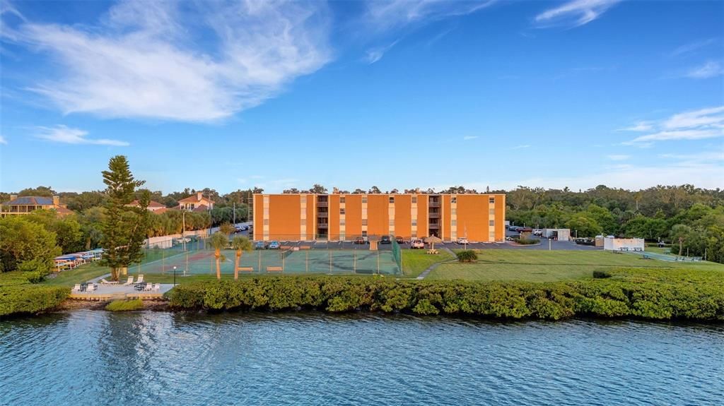 For Rent: $1,650 (1 beds, 1 baths, 747 Square Feet)