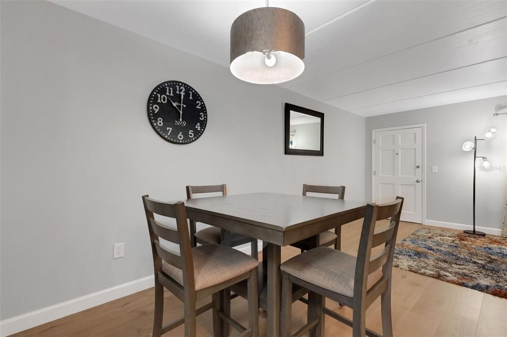 For Rent: $1,650 (1 beds, 1 baths, 747 Square Feet)