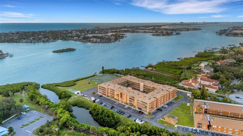 For Rent: $1,650 (1 beds, 1 baths, 747 Square Feet)