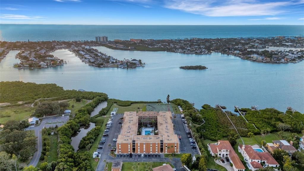 For Rent: $1,650 (1 beds, 1 baths, 747 Square Feet)