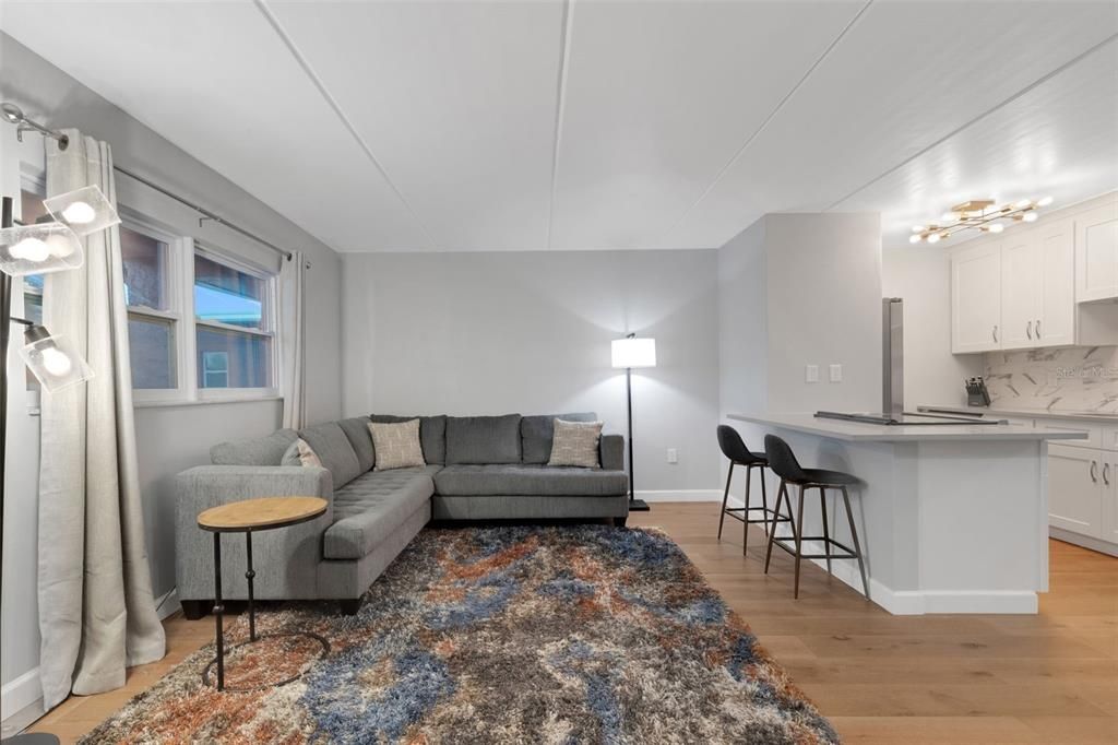 For Rent: $1,650 (1 beds, 1 baths, 747 Square Feet)