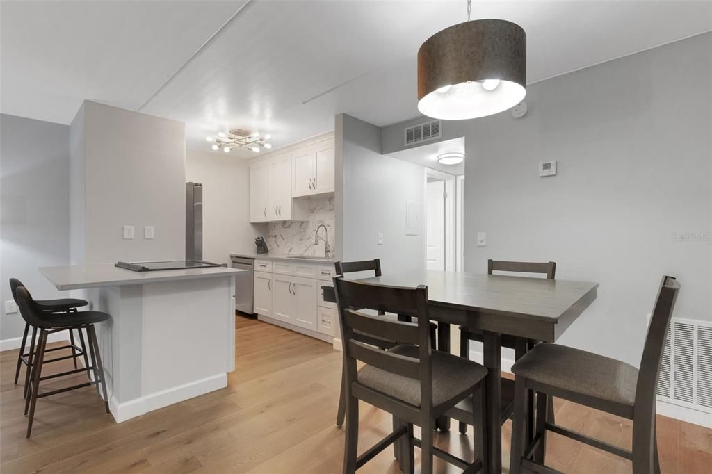 For Rent: $1,650 (1 beds, 1 baths, 747 Square Feet)