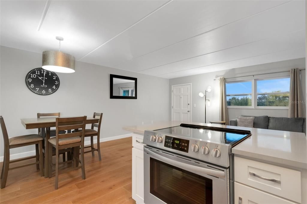 For Rent: $1,650 (1 beds, 1 baths, 747 Square Feet)