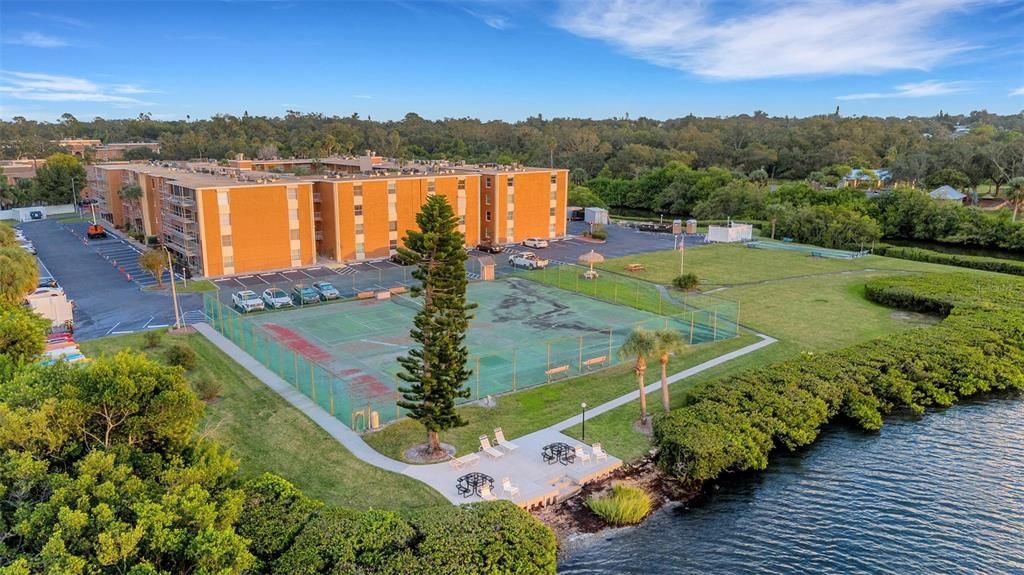 For Rent: $1,650 (1 beds, 1 baths, 747 Square Feet)