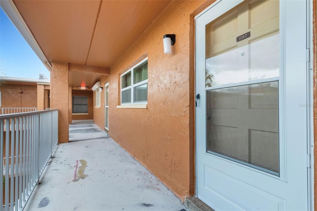 For Rent: $1,650 (1 beds, 1 baths, 747 Square Feet)