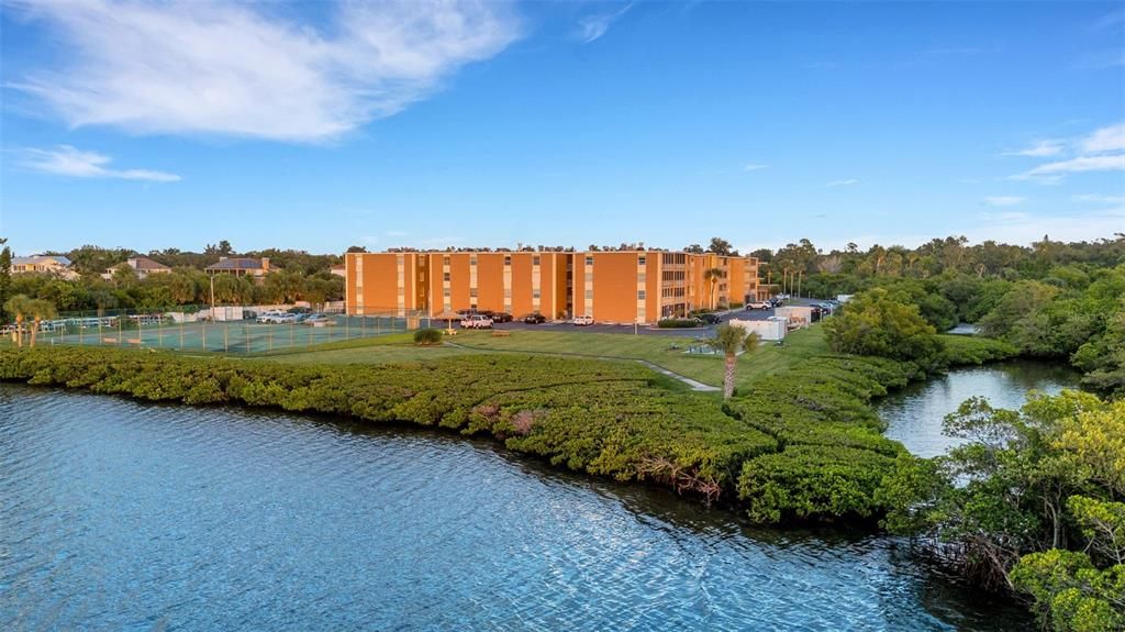 For Rent: $1,650 (1 beds, 1 baths, 747 Square Feet)