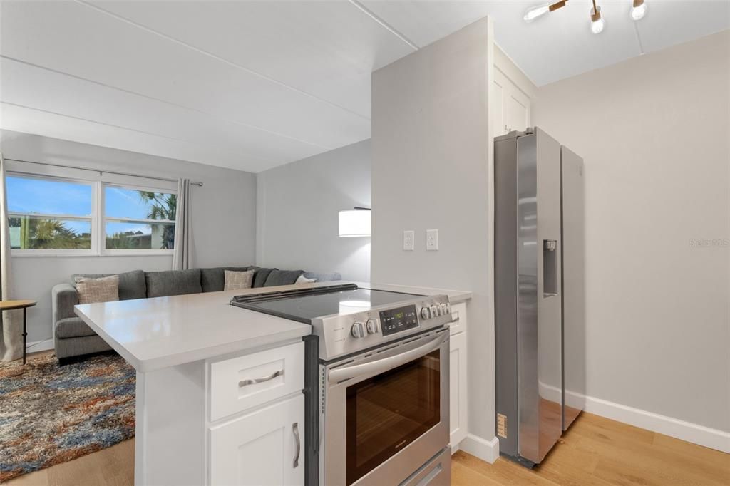 For Rent: $1,650 (1 beds, 1 baths, 747 Square Feet)