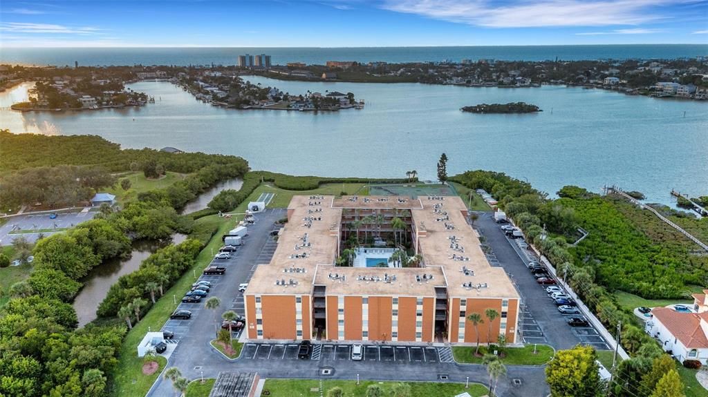 For Rent: $1,650 (1 beds, 1 baths, 747 Square Feet)