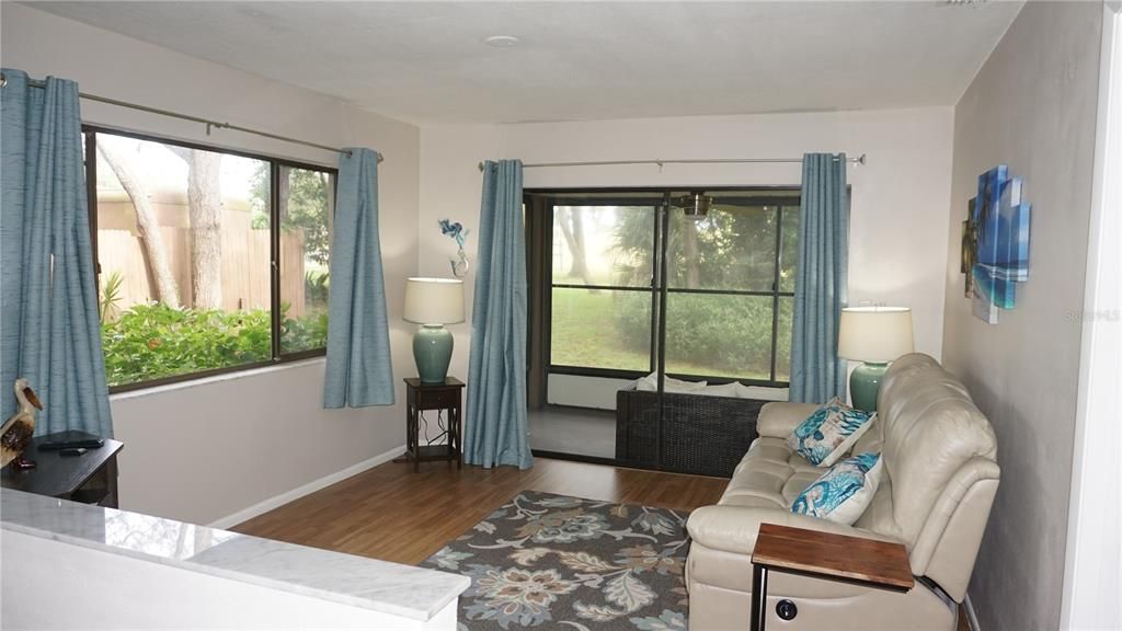 待售: $160,000 (2 贝兹, 2 浴室, 1144 平方英尺)