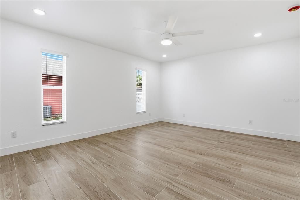 На продажу: $339,000 (3 спален, 2 ванн, 1674 Квадратных фут)