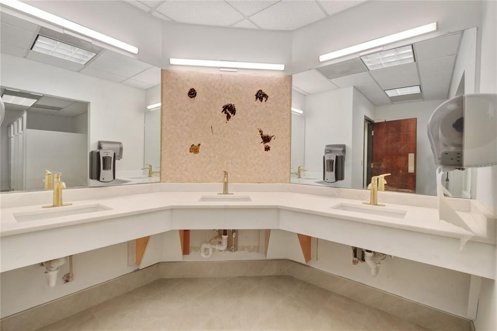 На продажу: $435,345 (0 спален, 0 ванн, 0 Квадратных фут)