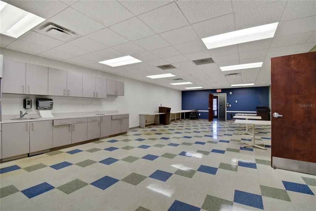 На продажу: $435,345 (0 спален, 0 ванн, 0 Квадратных фут)