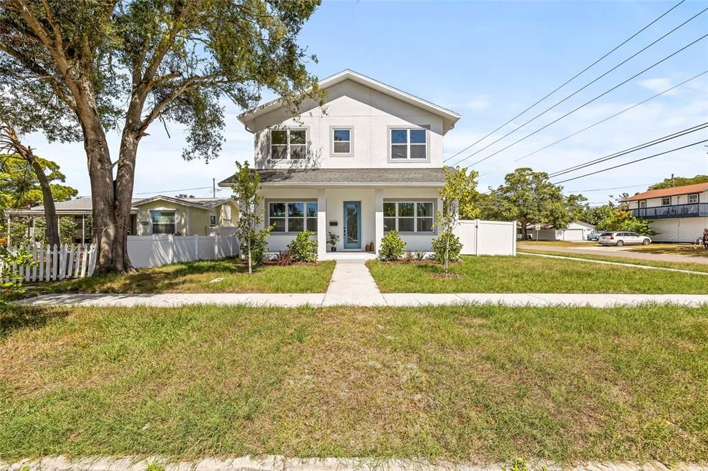 合同活跃: $949,900 (4 贝兹, 3 浴室, 2577 平方英尺)