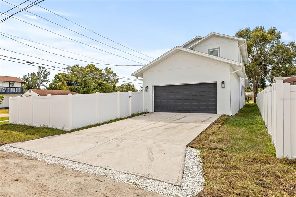 合同活跃: $949,900 (4 贝兹, 3 浴室, 2577 平方英尺)