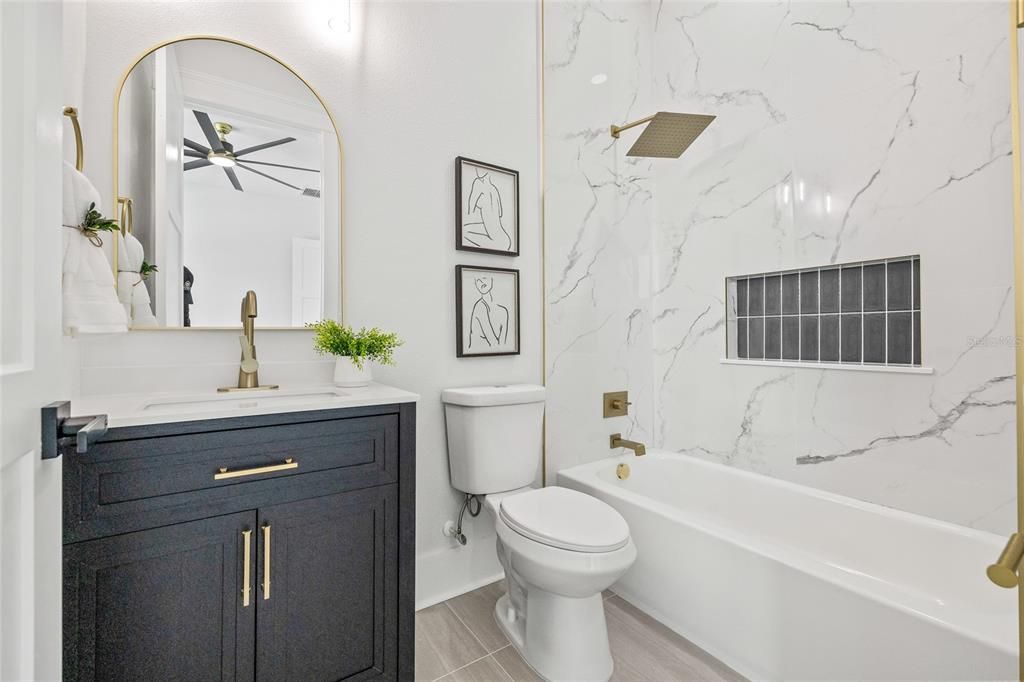 合同活跃: $949,900 (4 贝兹, 3 浴室, 2577 平方英尺)