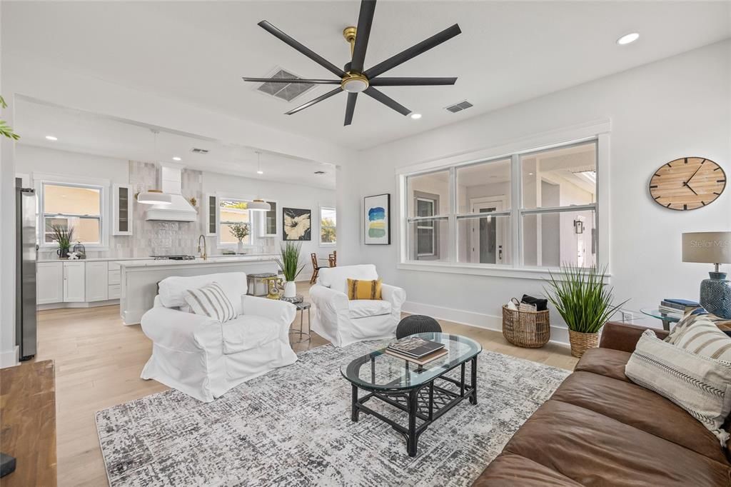 合同活跃: $949,900 (4 贝兹, 3 浴室, 2577 平方英尺)