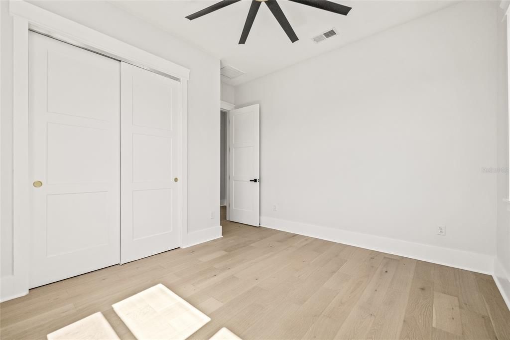 合同活跃: $949,900 (4 贝兹, 3 浴室, 2577 平方英尺)