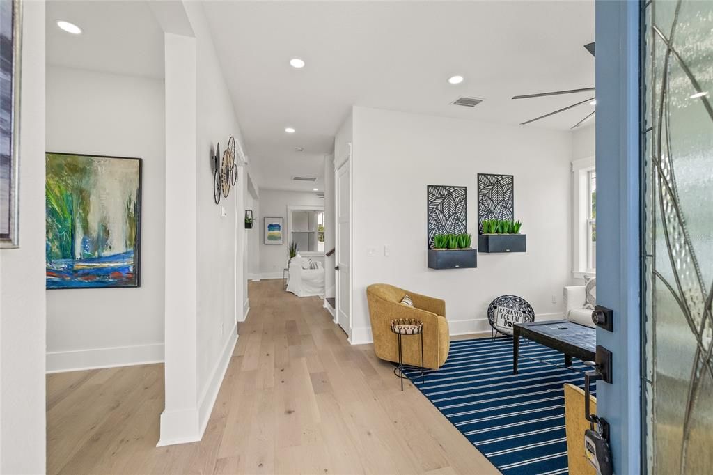 合同活跃: $949,900 (4 贝兹, 3 浴室, 2577 平方英尺)