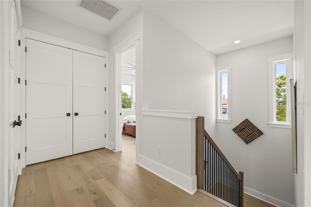 合同活跃: $949,900 (4 贝兹, 3 浴室, 2577 平方英尺)