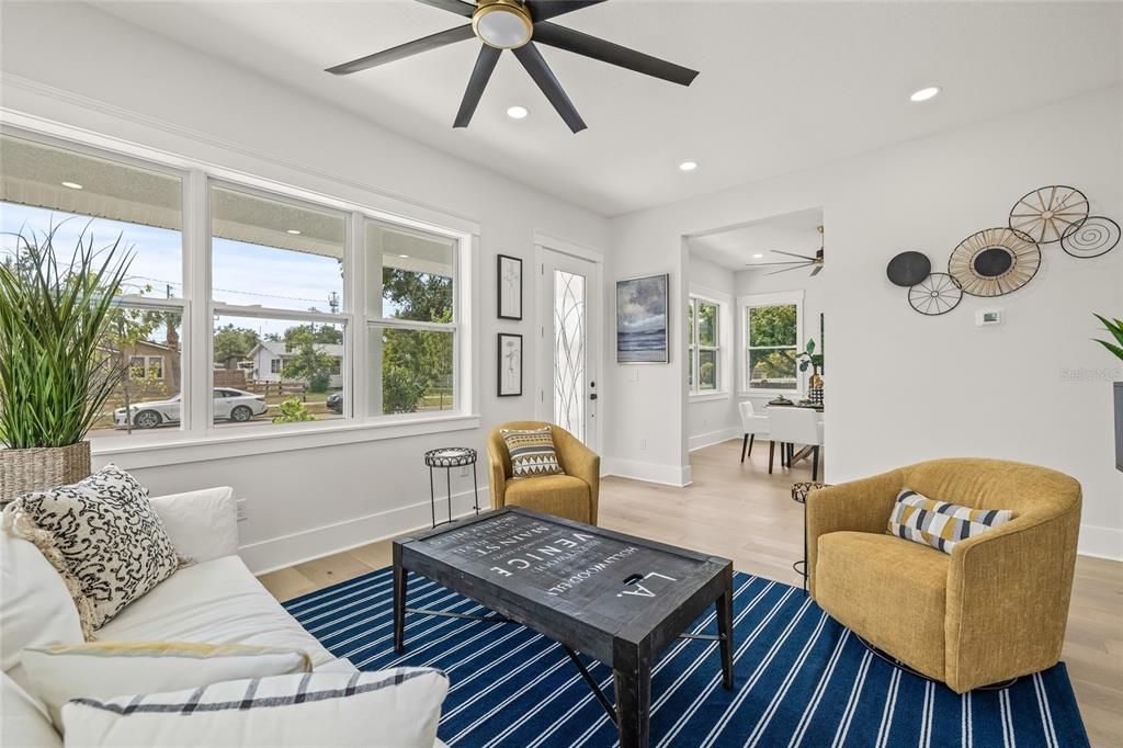 合同活跃: $949,900 (4 贝兹, 3 浴室, 2577 平方英尺)