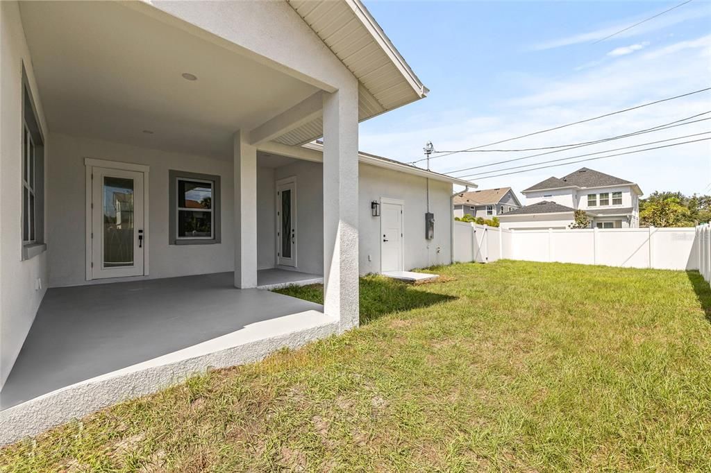 合同活跃: $949,900 (4 贝兹, 3 浴室, 2577 平方英尺)