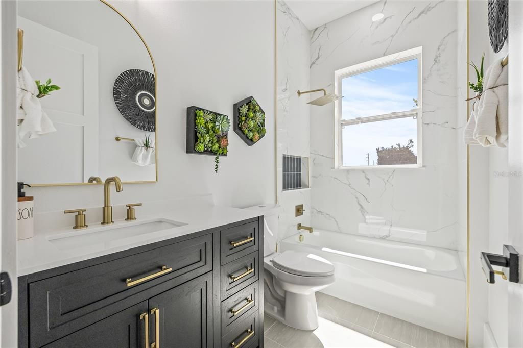 合同活跃: $949,900 (4 贝兹, 3 浴室, 2577 平方英尺)