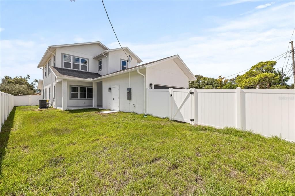 合同活跃: $949,900 (4 贝兹, 3 浴室, 2577 平方英尺)