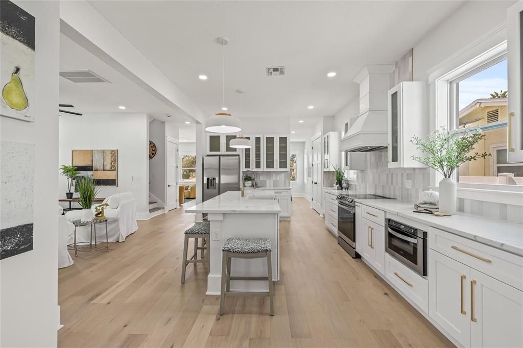 合同活跃: $949,900 (4 贝兹, 3 浴室, 2577 平方英尺)