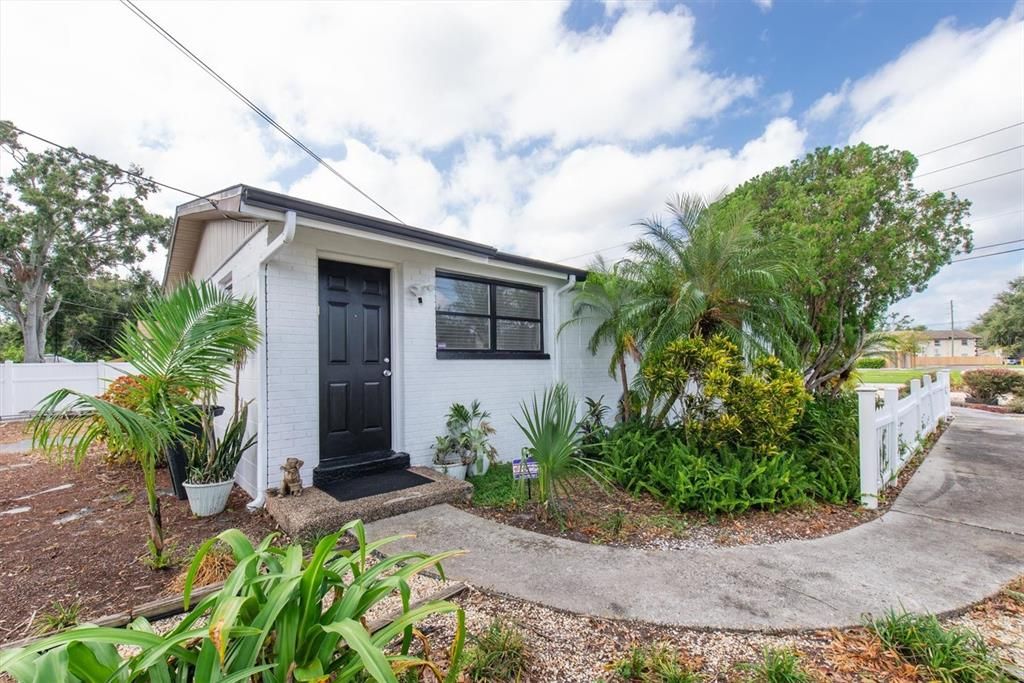 待售: $440,000 (2 贝兹, 0 浴室, 1197 平方英尺)