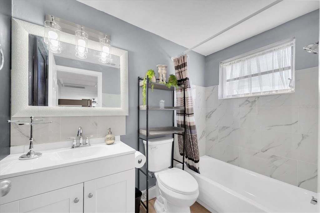 待售: $440,000 (2 贝兹, 0 浴室, 1197 平方英尺)