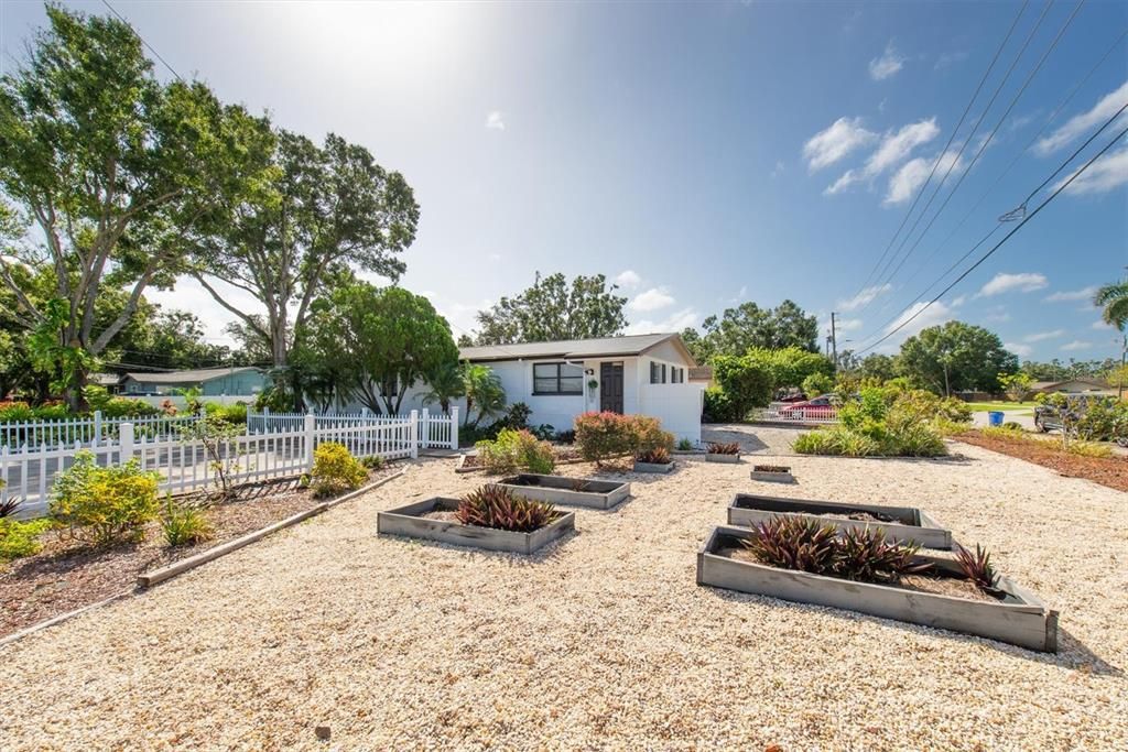 待售: $440,000 (2 贝兹, 0 浴室, 1197 平方英尺)