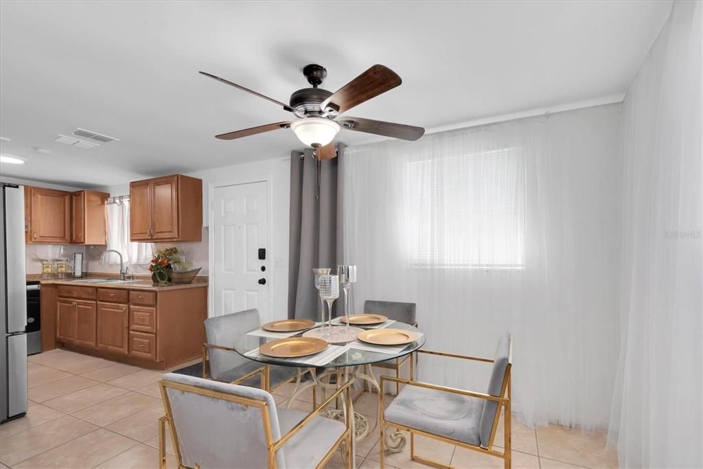 待售: $440,000 (2 贝兹, 0 浴室, 1197 平方英尺)