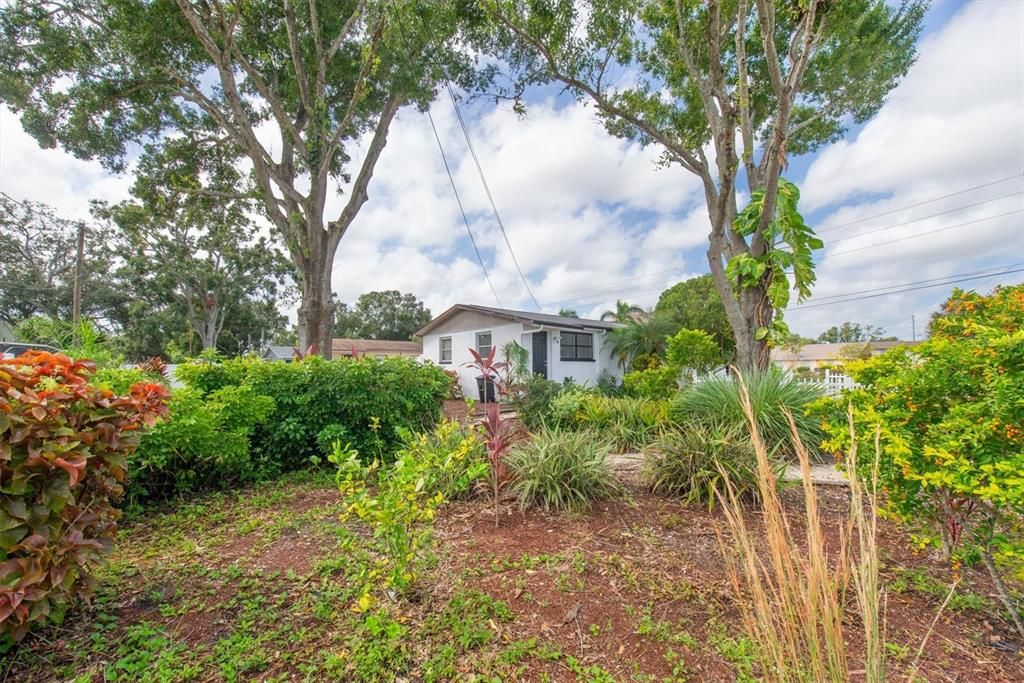 待售: $440,000 (2 贝兹, 0 浴室, 1197 平方英尺)