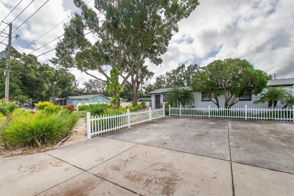 待售: $440,000 (2 贝兹, 0 浴室, 1197 平方英尺)