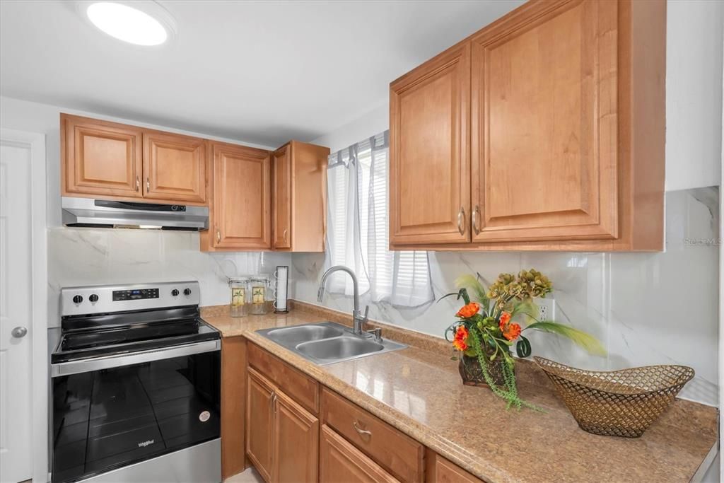 待售: $440,000 (2 贝兹, 0 浴室, 1197 平方英尺)