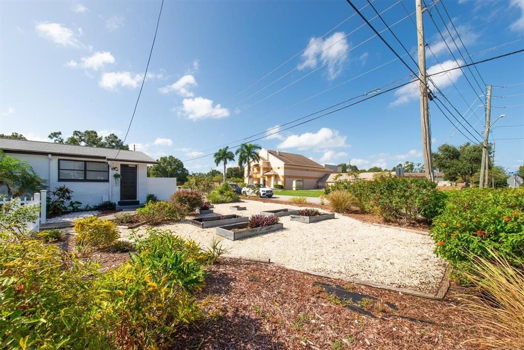 待售: $440,000 (2 贝兹, 0 浴室, 1197 平方英尺)