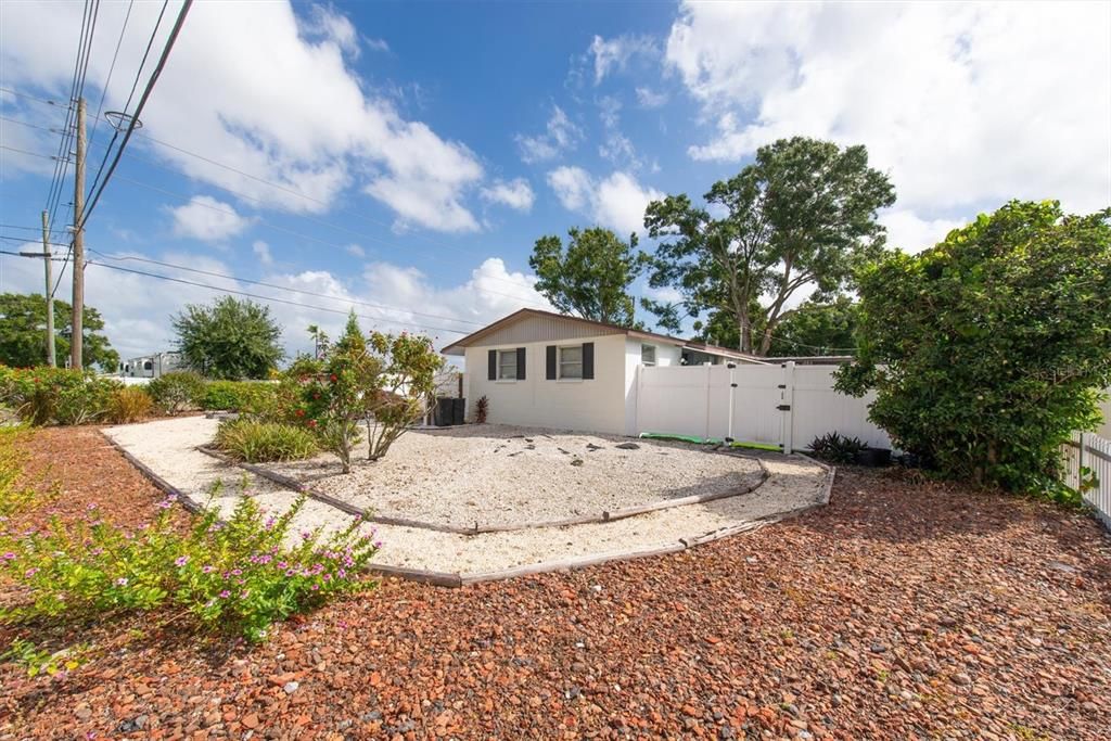 待售: $440,000 (2 贝兹, 0 浴室, 1197 平方英尺)